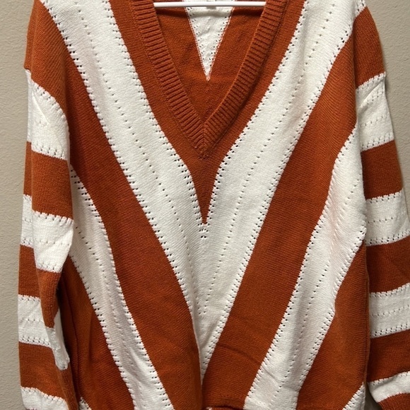 Umgee Womens Sweater- Small - Picture 3 of 10